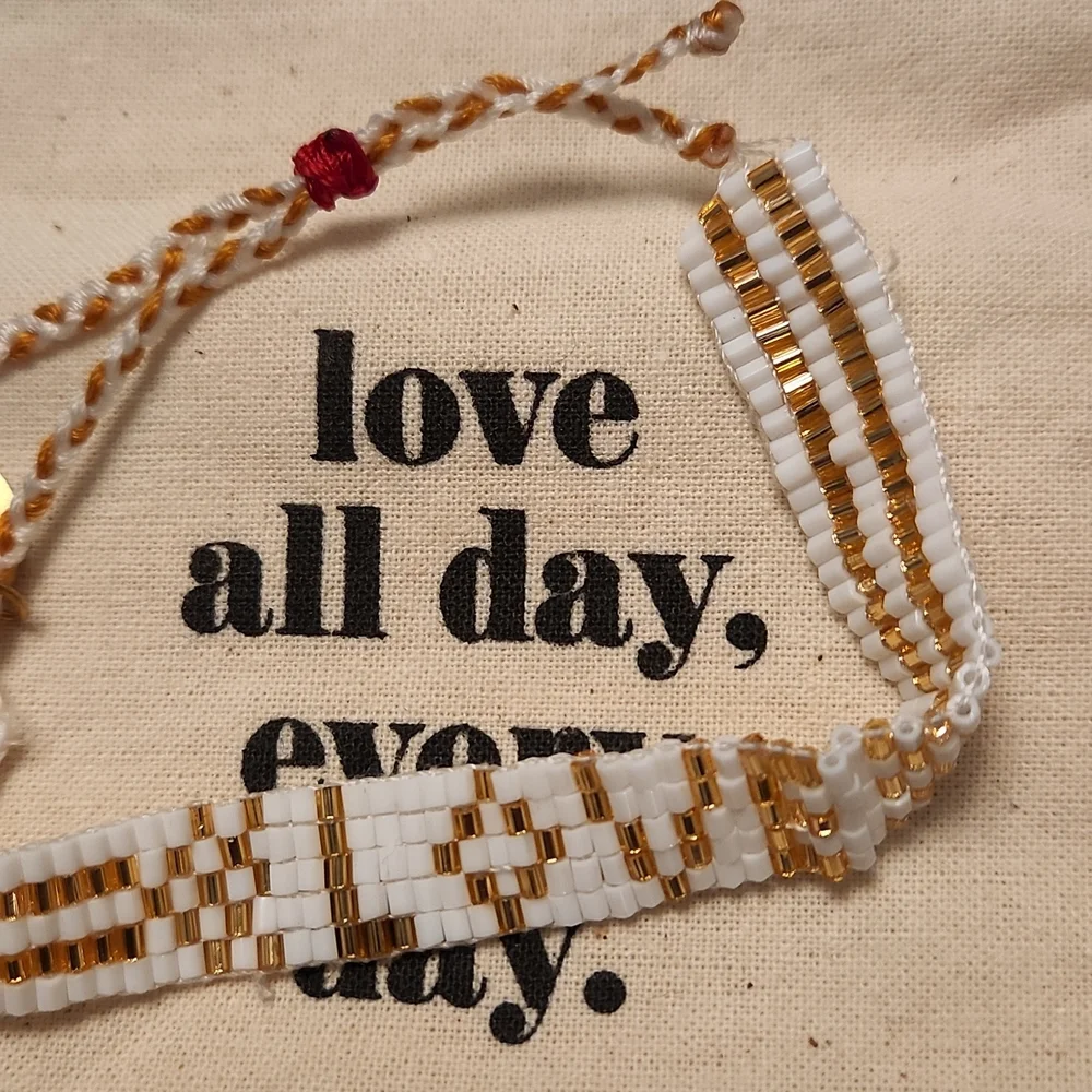 Love seed bead bracelet - Picture 4 of 4